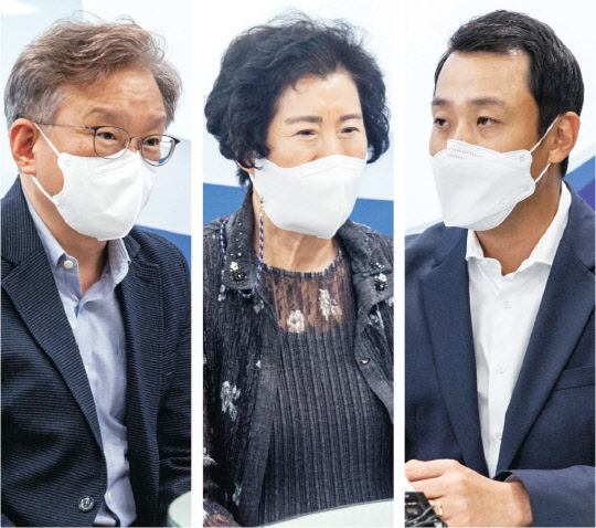 '자상한 기업과 소상공인의 디지털 상생' 좌담회에 참석한 권칠승 중소벤처기업부 장관(왼쪽부터), 박영숙 이화횟집 사장, 정중교 프레시지 대표이사. 박동욱기자 fufus@